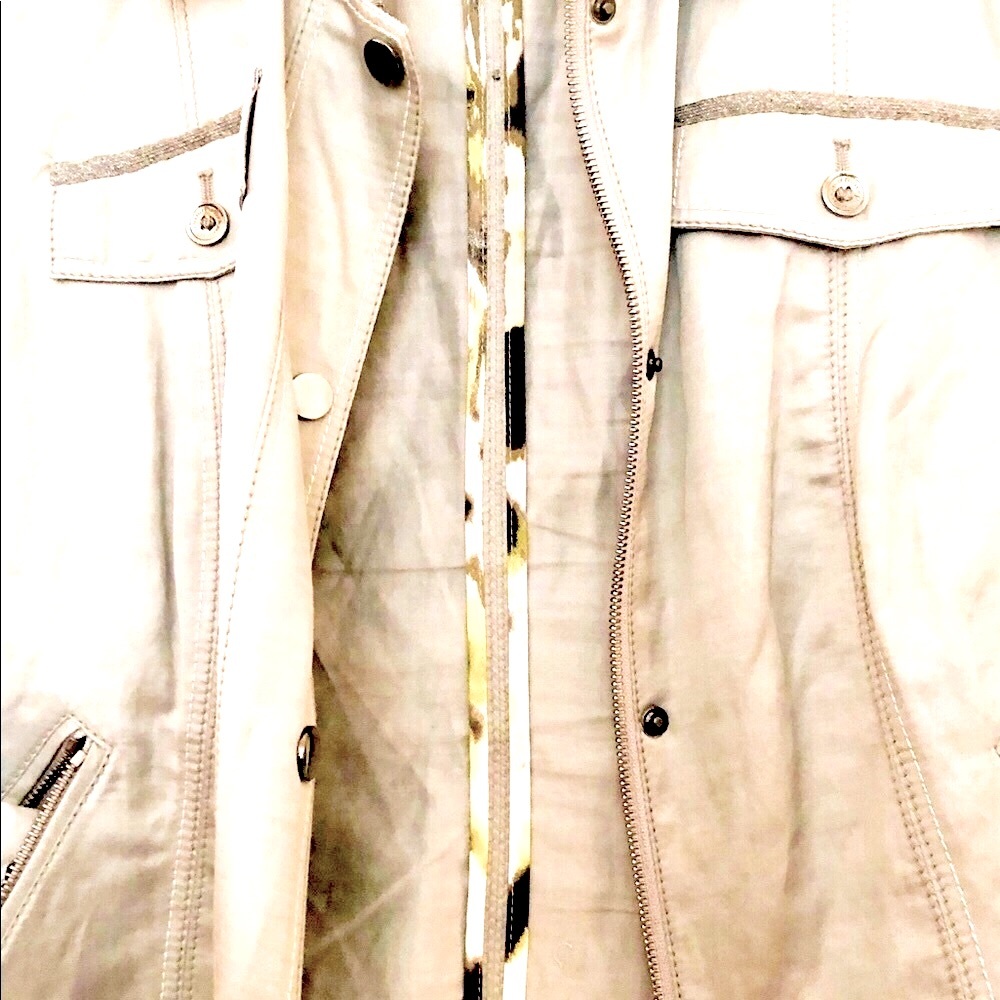 Basler cropped jacket. lots of details. - Picture 4 of 8
